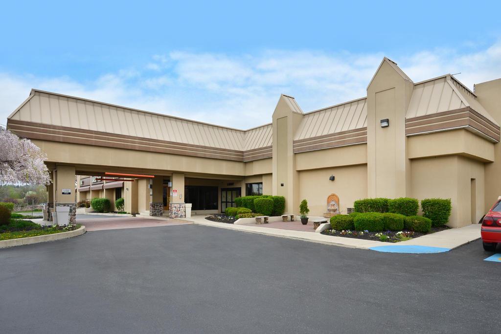 Clarion Hotel And Conference Center Harrisburg West Нью-Камберленд Екстер'єр фото