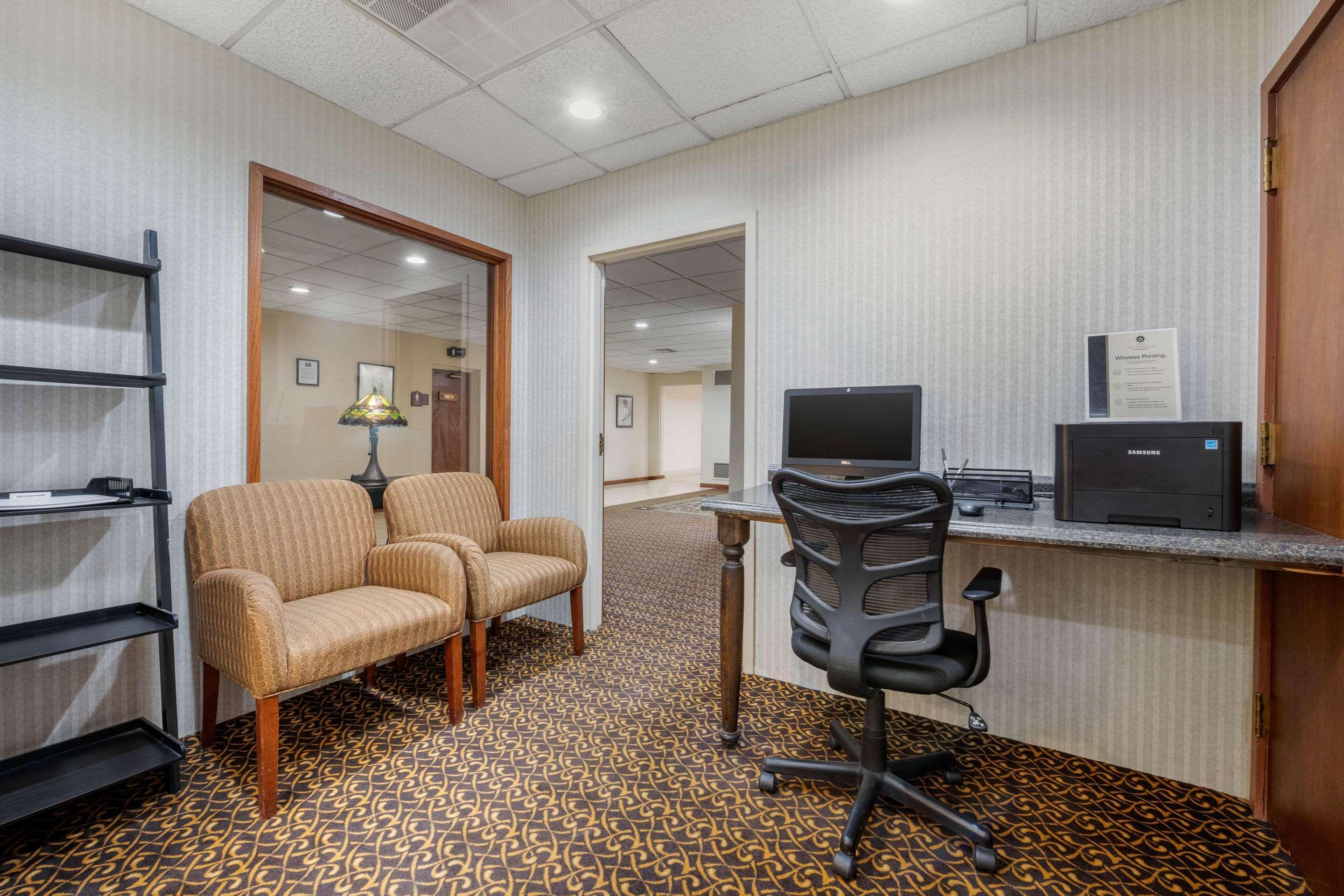 Clarion Hotel And Conference Center Harrisburg West Нью-Камберленд Екстер'єр фото