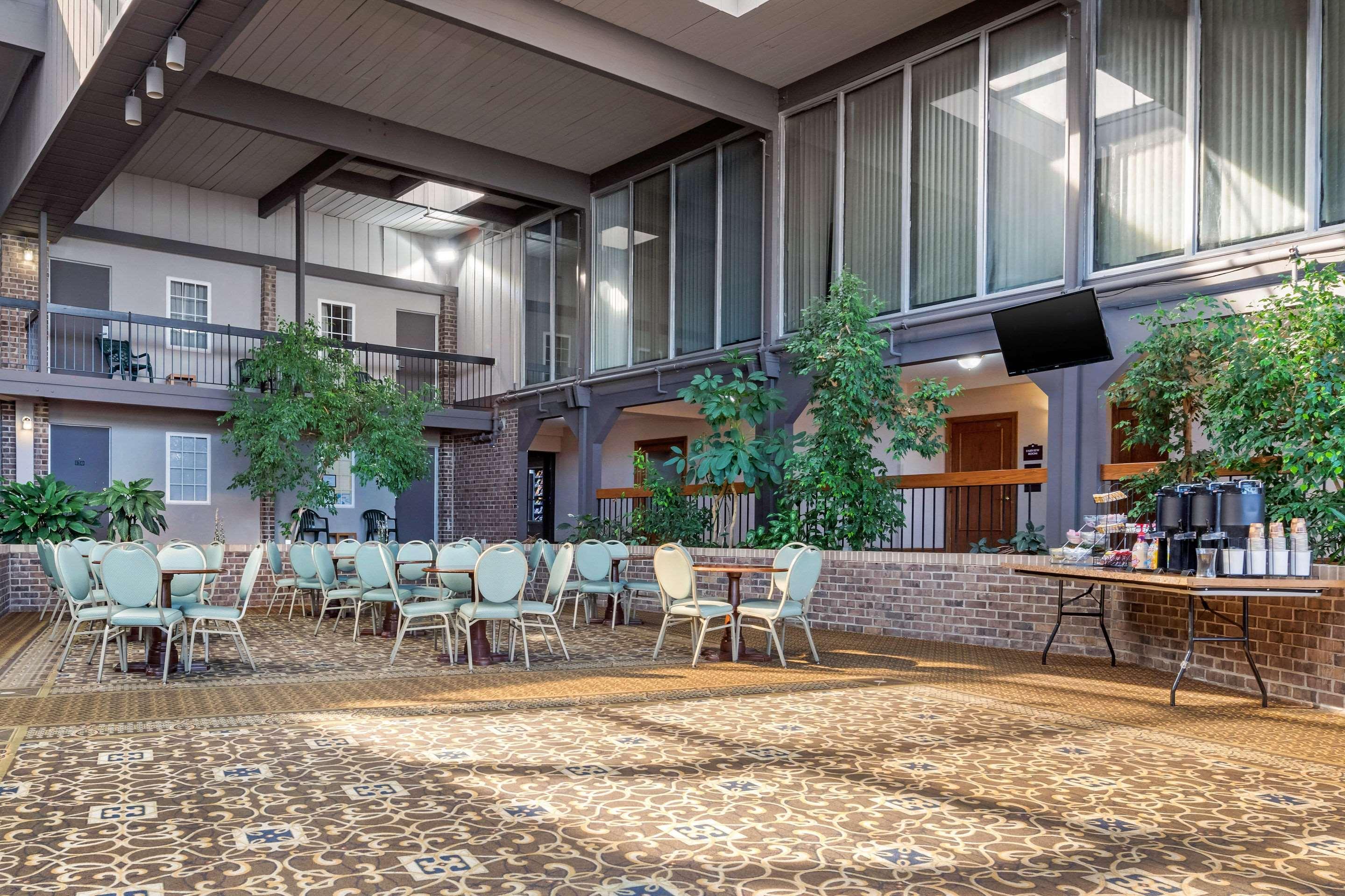 Clarion Hotel And Conference Center Harrisburg West Нью-Камберленд Екстер'єр фото