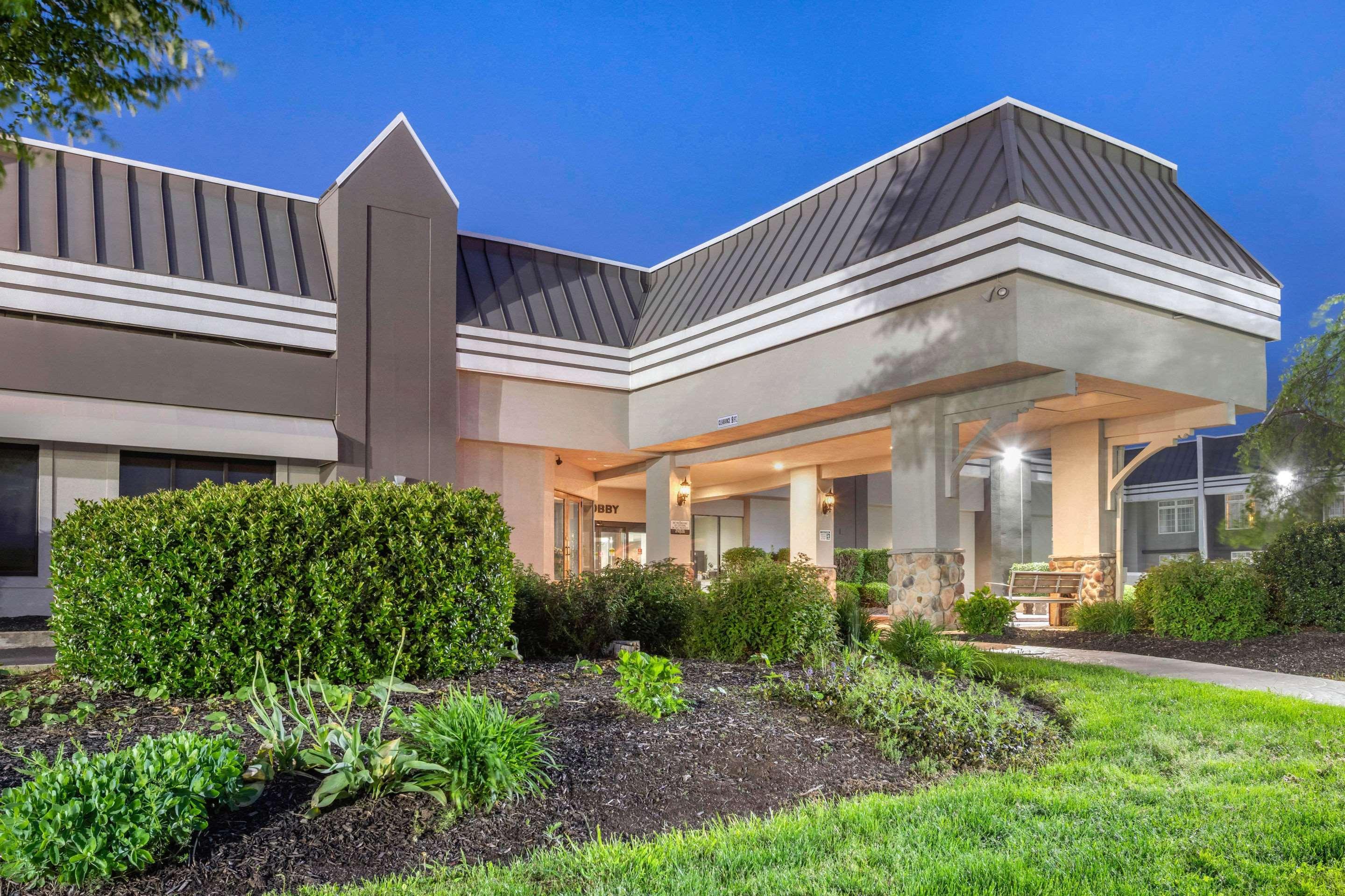 Clarion Hotel And Conference Center Harrisburg West Нью-Камберленд Екстер'єр фото